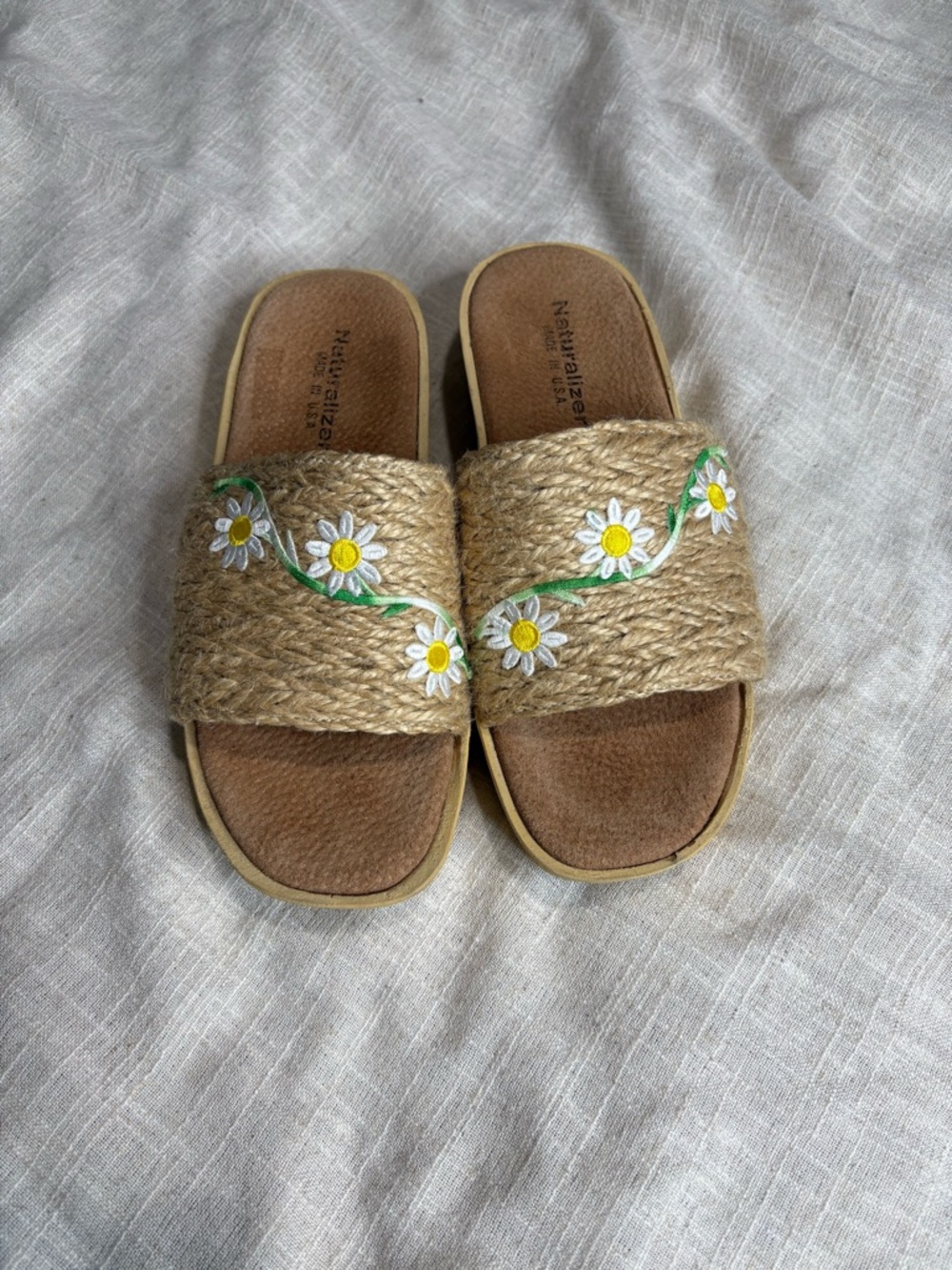 Naturalizer Whitney Embroidered Raffia Platform slide sandals daisy Sz 8